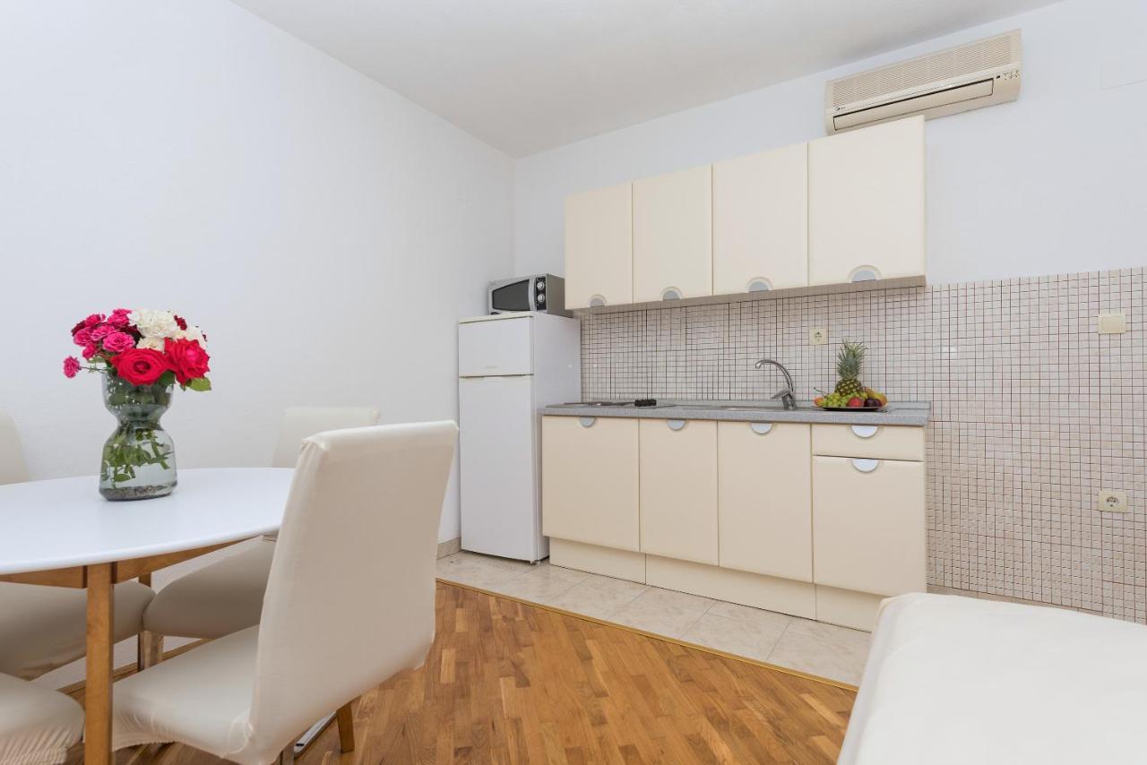 Skiljini Dvori - Apartman Makarska Dış mekan fotoğraf